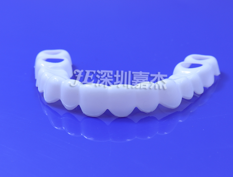 硅膠牙套的優(yōu)點和作用是什么？